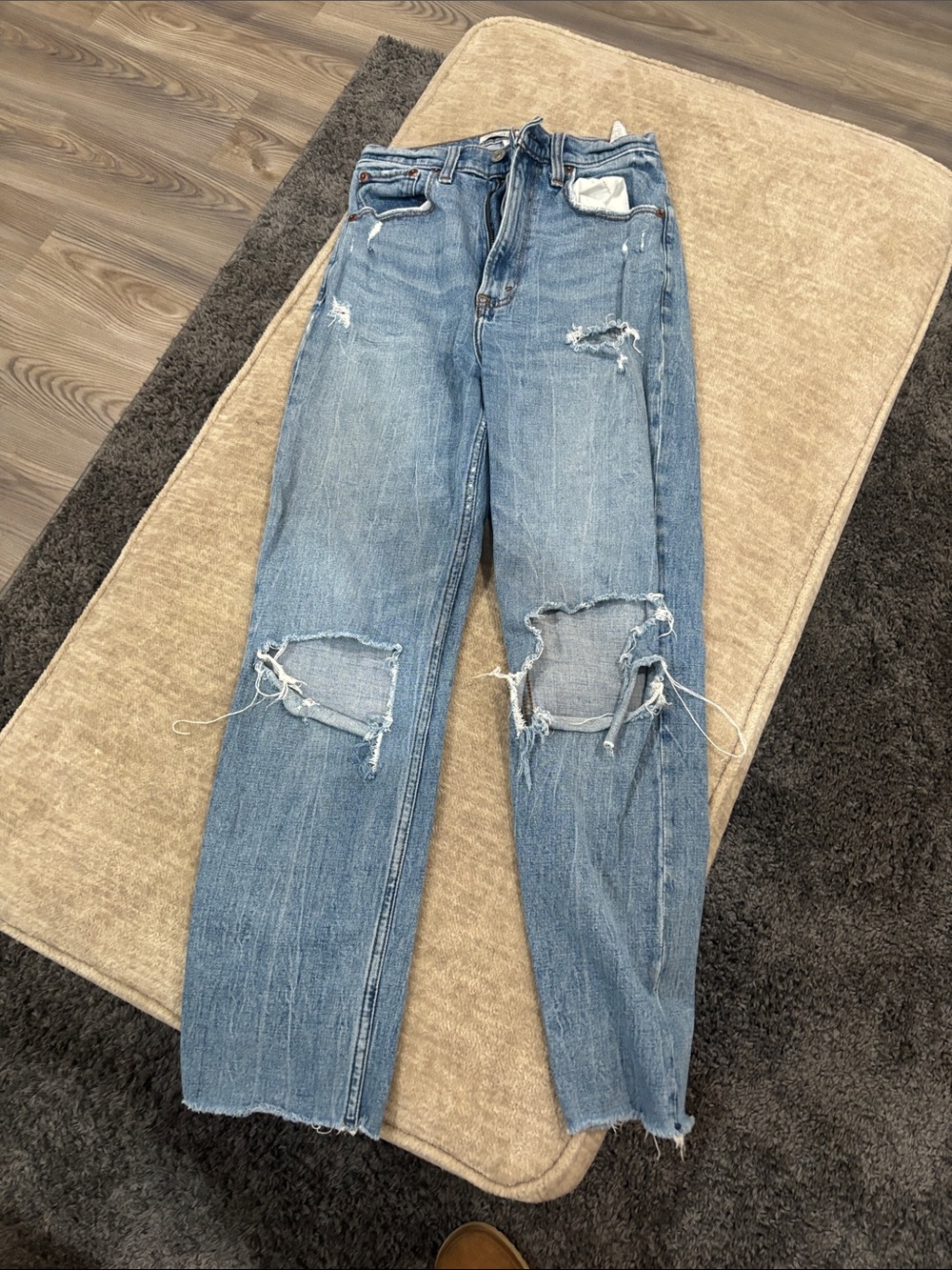 Vintage-Inspired A&F Ankle Straight Jeans